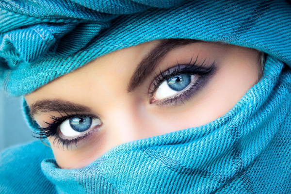 7 Tips to Reduce the Signs of Aging in the Eye Area